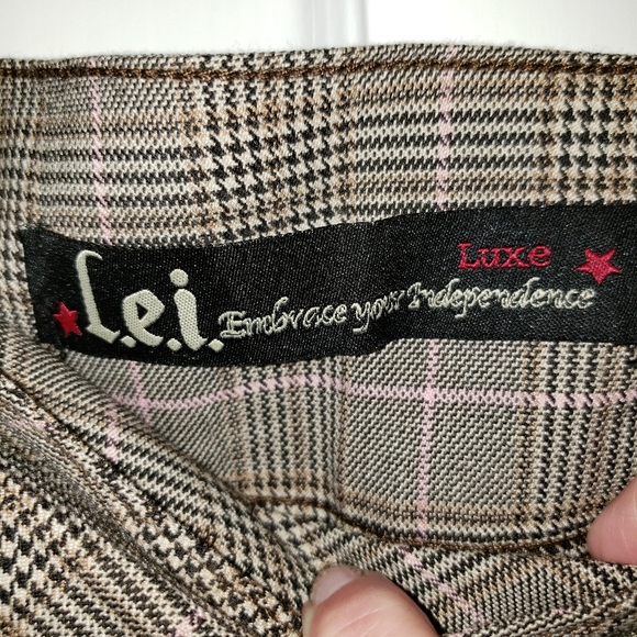 l.e.i. Luxe Drop Waist Pleated Mini Skirt - Picture 5 of 8